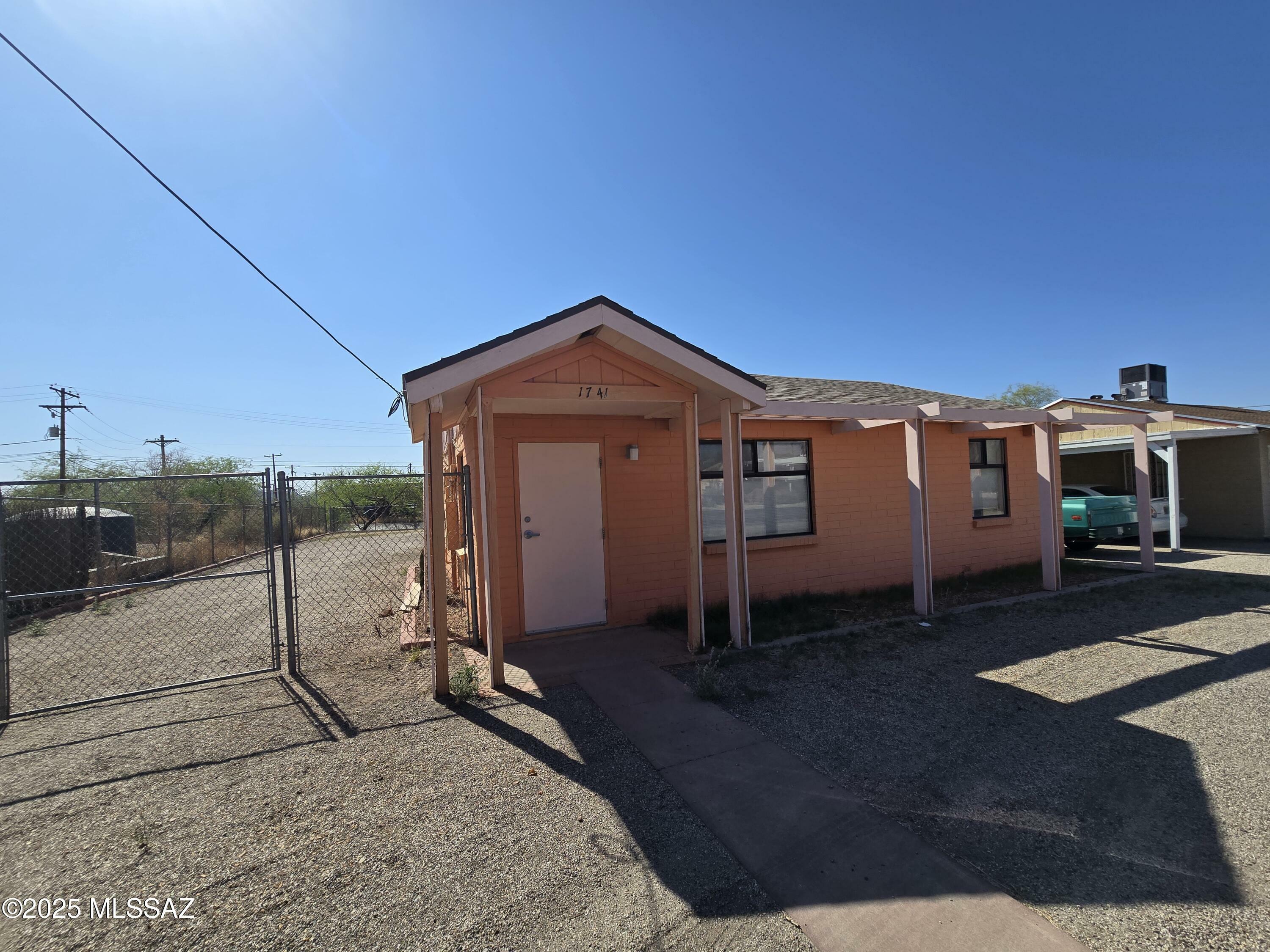 Property Photo: 1741 N 6th Avenue AZ 85705