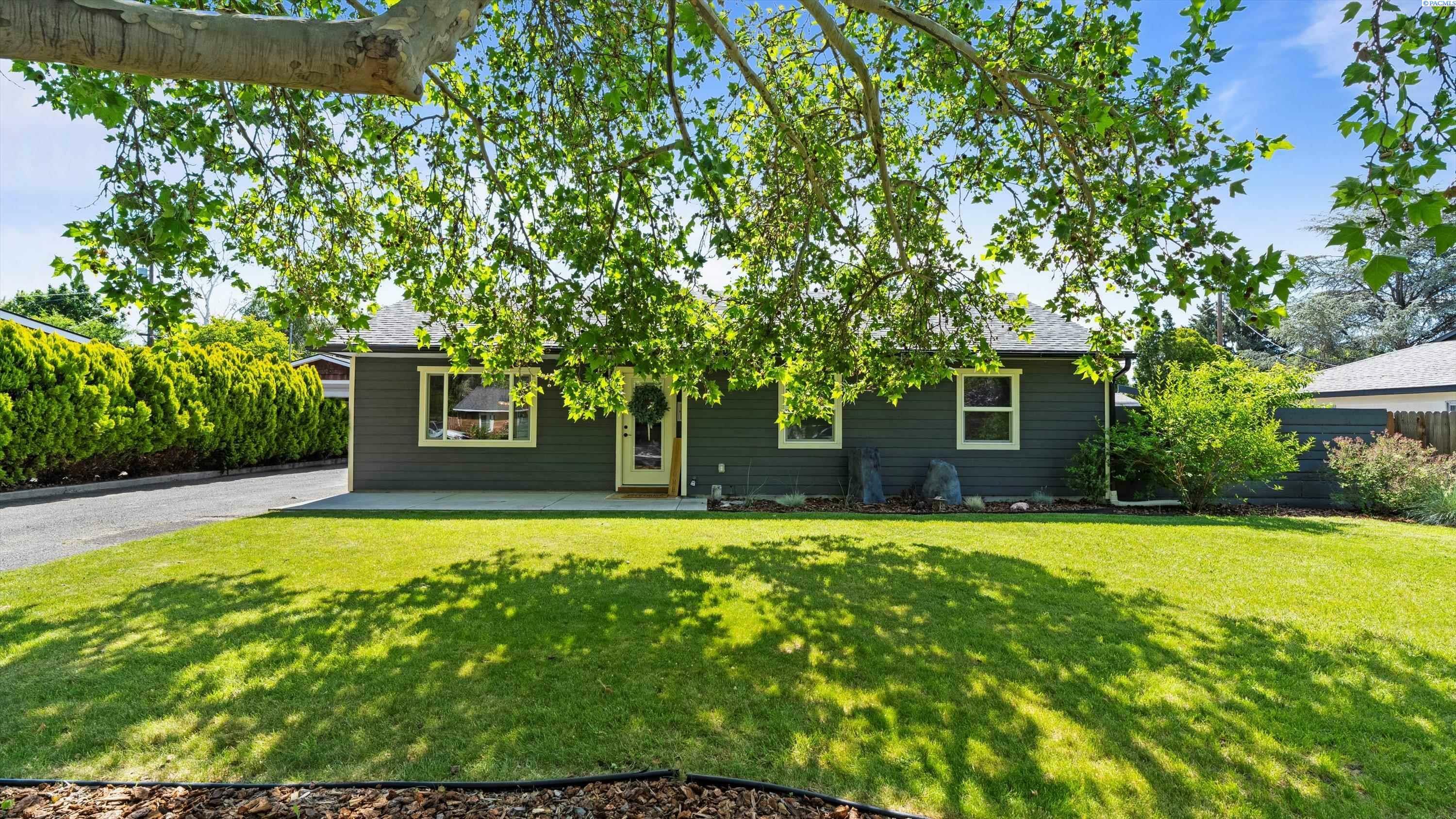 Property Photo: 654 Cottonwood Dr WA 99352