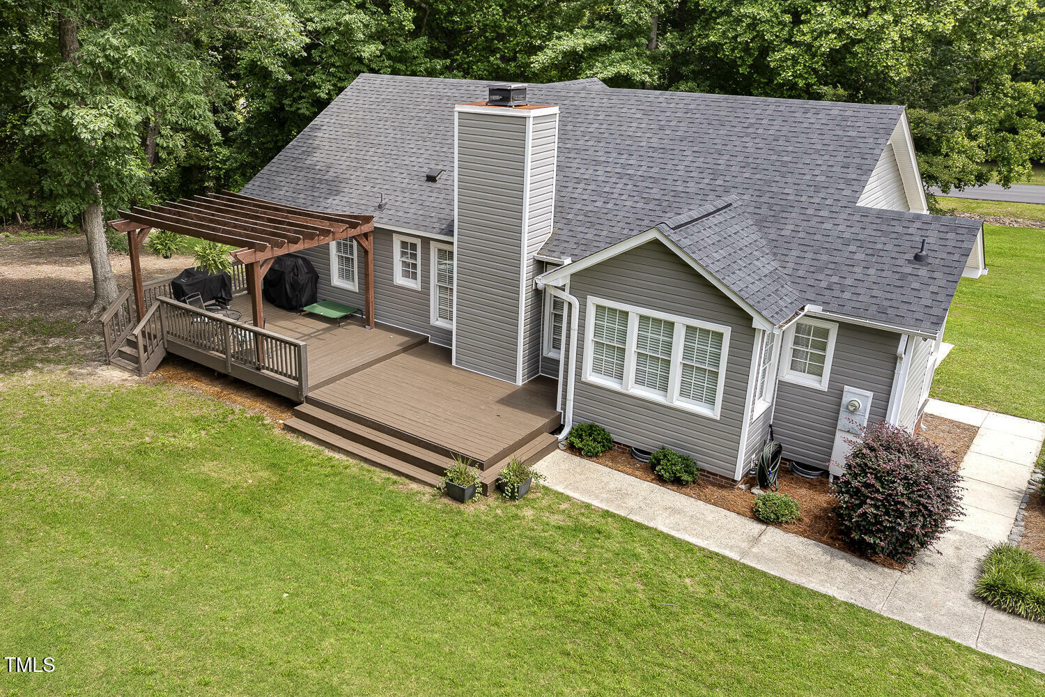 Property Photo: 133 Creekstone Drive NC 27504