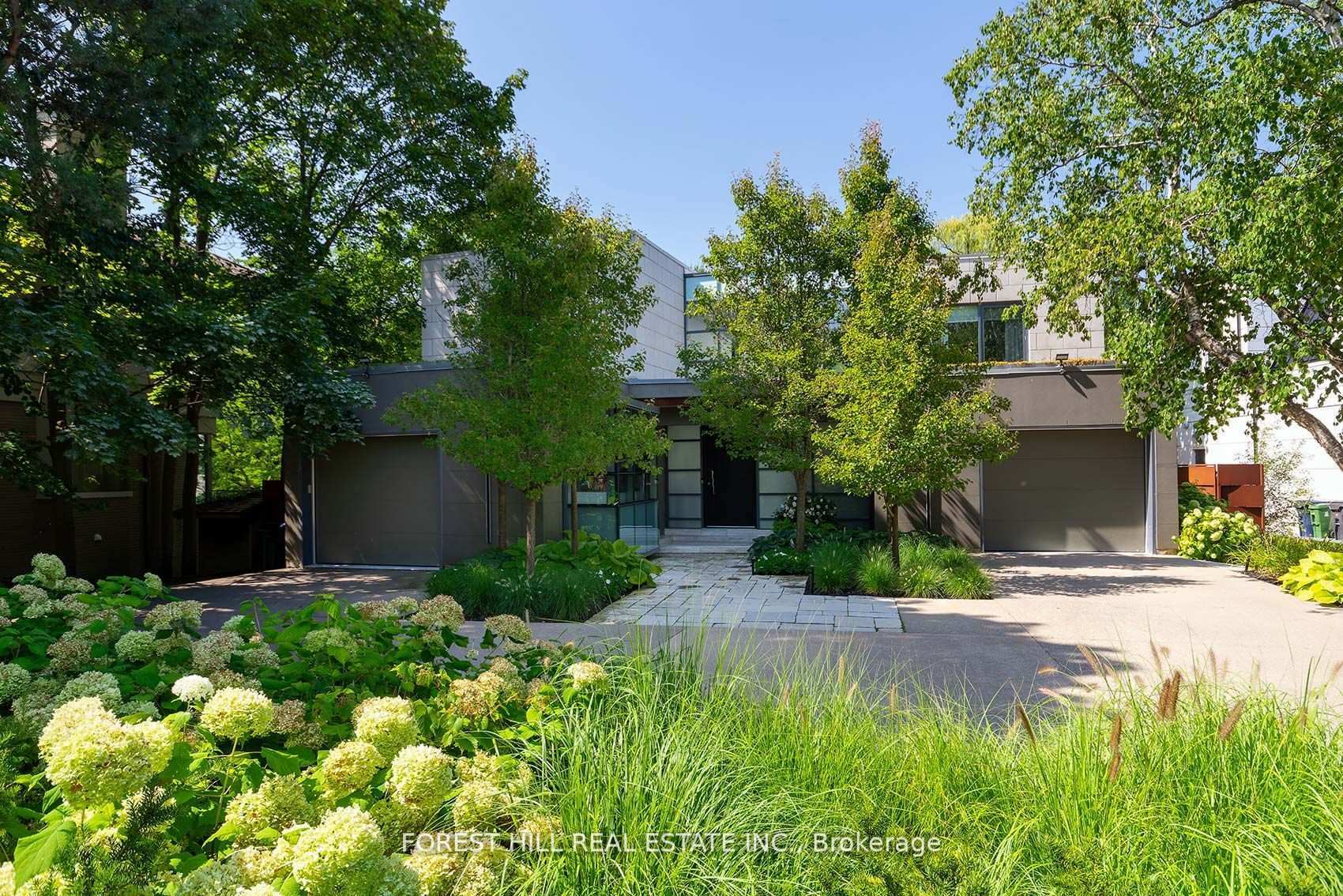 Property Photo: 19 Alderbrook Drive ON M3B 1E3