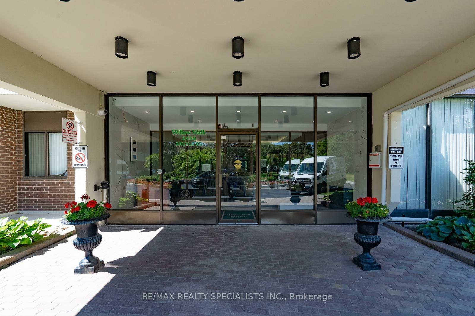 Property Photo: 2556 Argyle Road 802 ON L5B 2H6