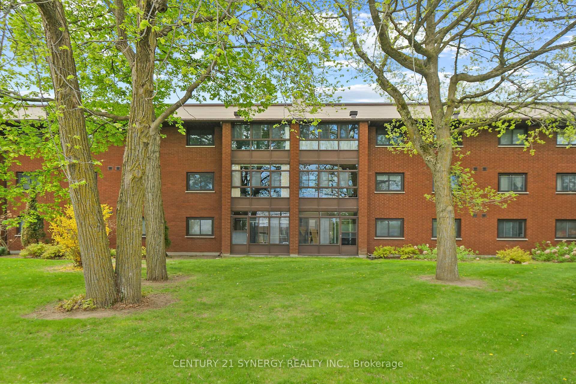 Property Photo: 15 Findlay Avenue 207 ON K7C 4A2