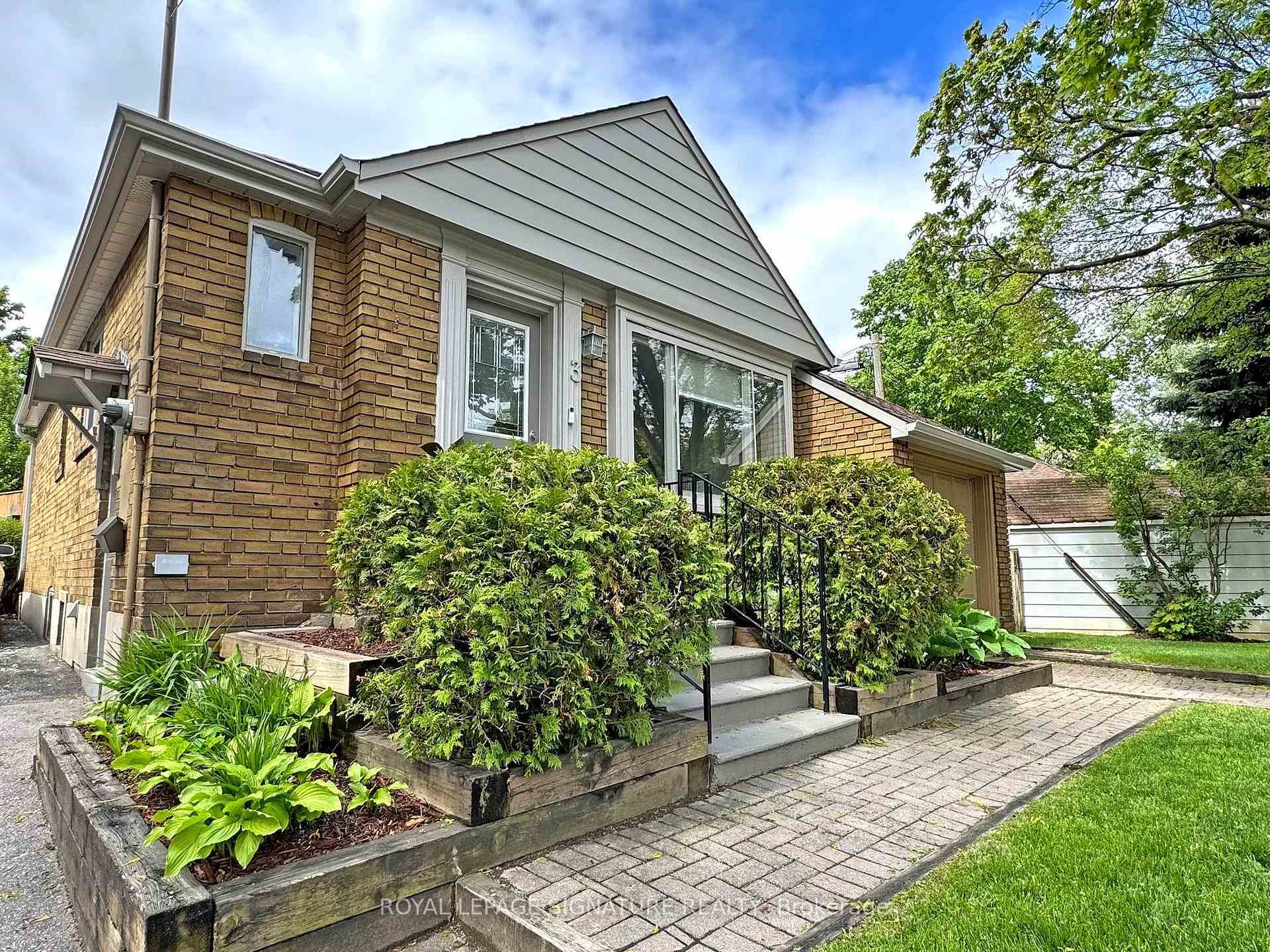 Property Photo: 3 Kenrae Road ON M4G 1X9