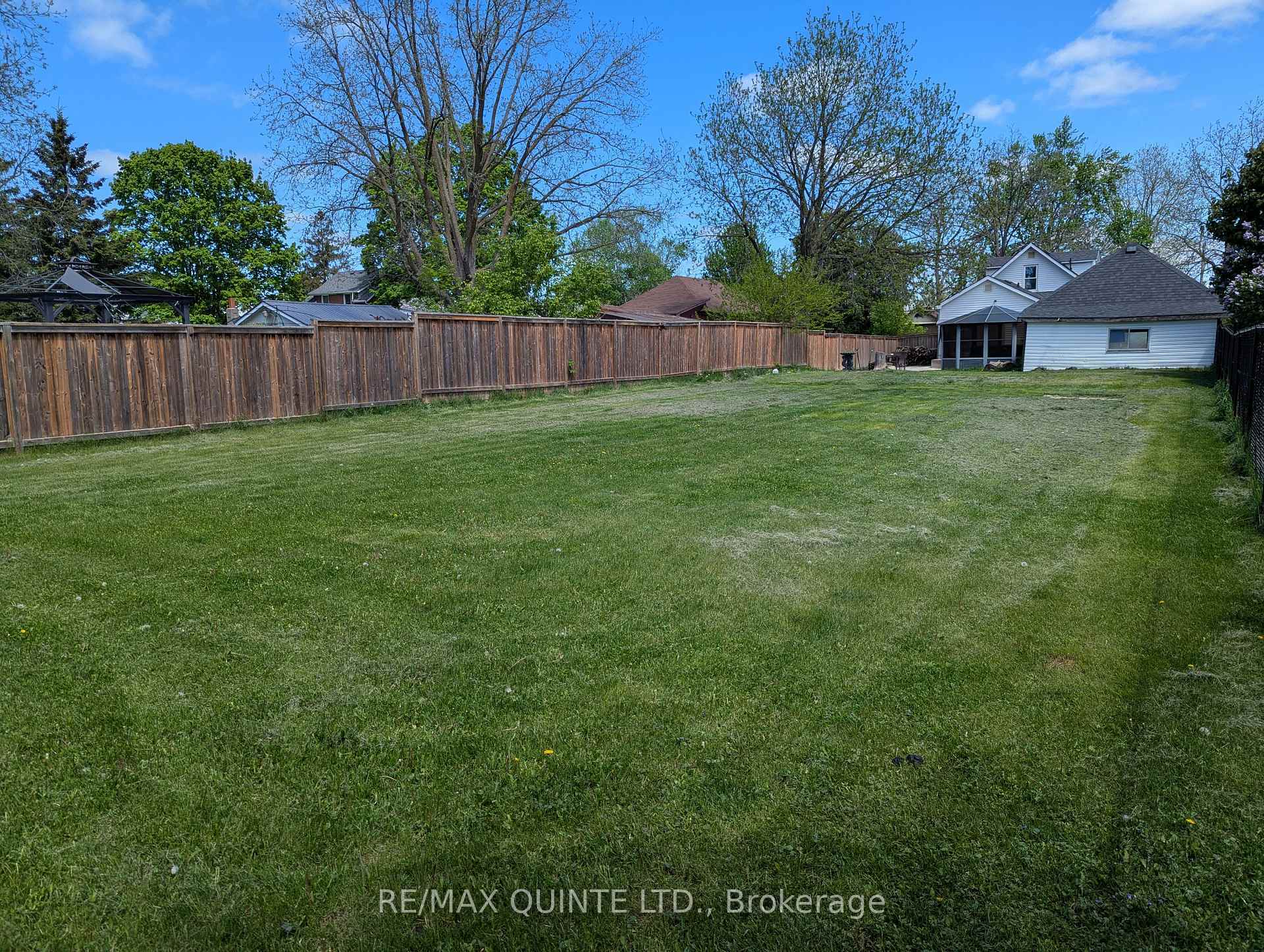 Property Photo: 46 Prince Of Wales Drive ON K8P 2T7
