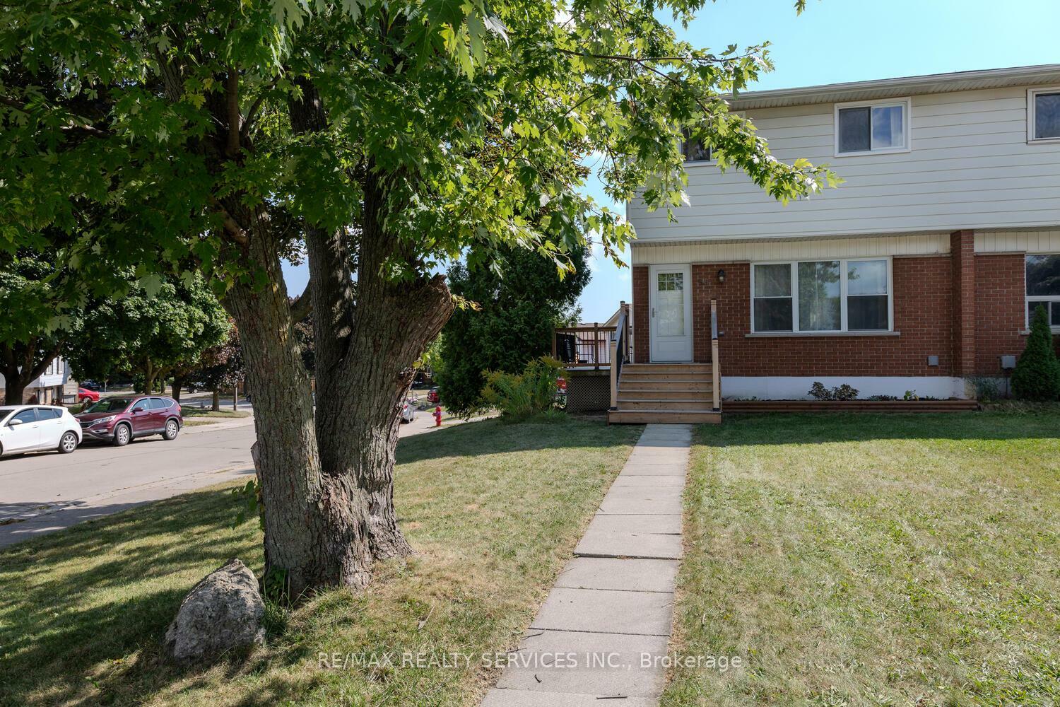 Property Photo: 56 Raleigh Court S ON L8W 1H1