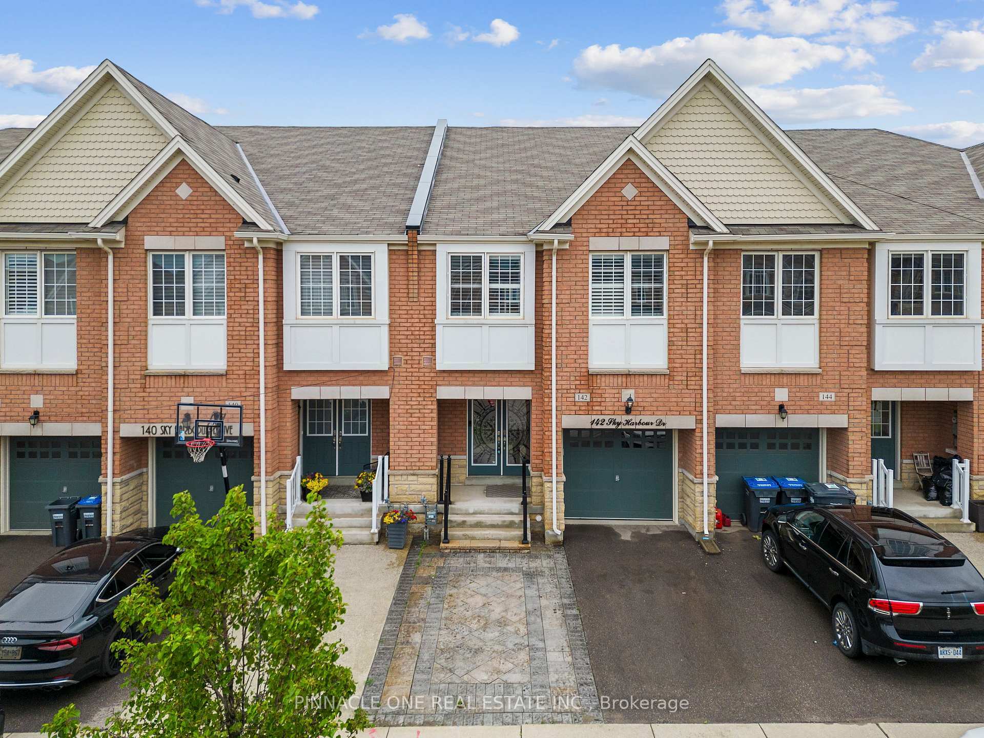 Property Photo:  142 Sky Harbour Drive  ON L6Y 0V1 