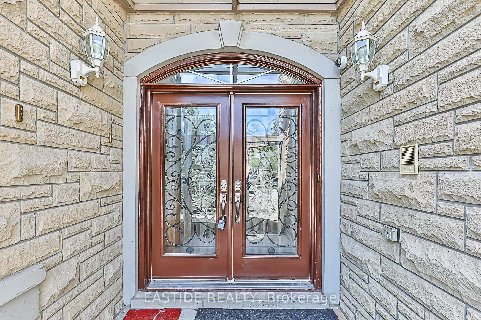Property Photo: 27 Brimwood Crescent ON L4B 4B6