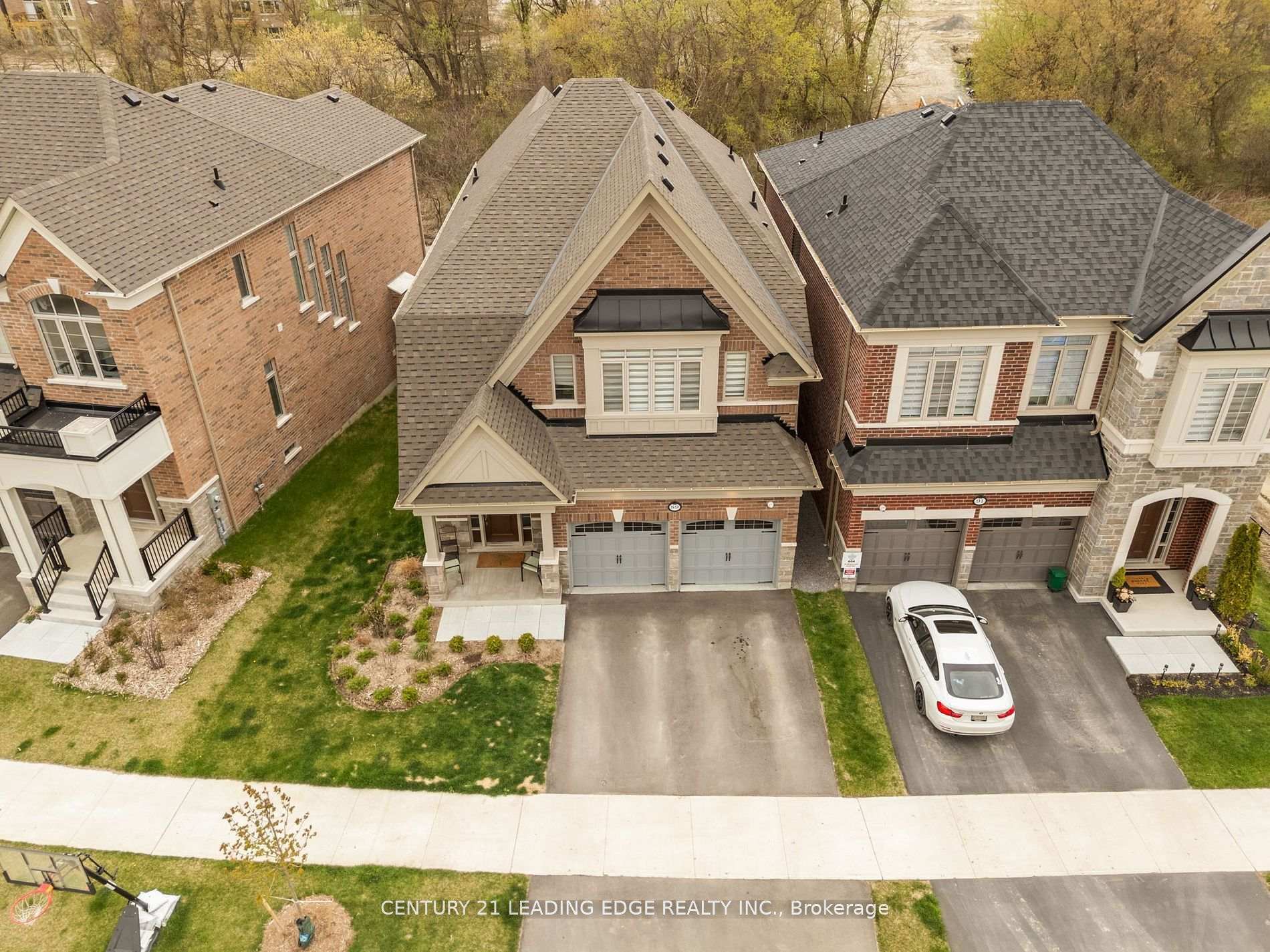 Photo de la propriété: 89 Deer Ridge Crescent ON L1P 0T2
