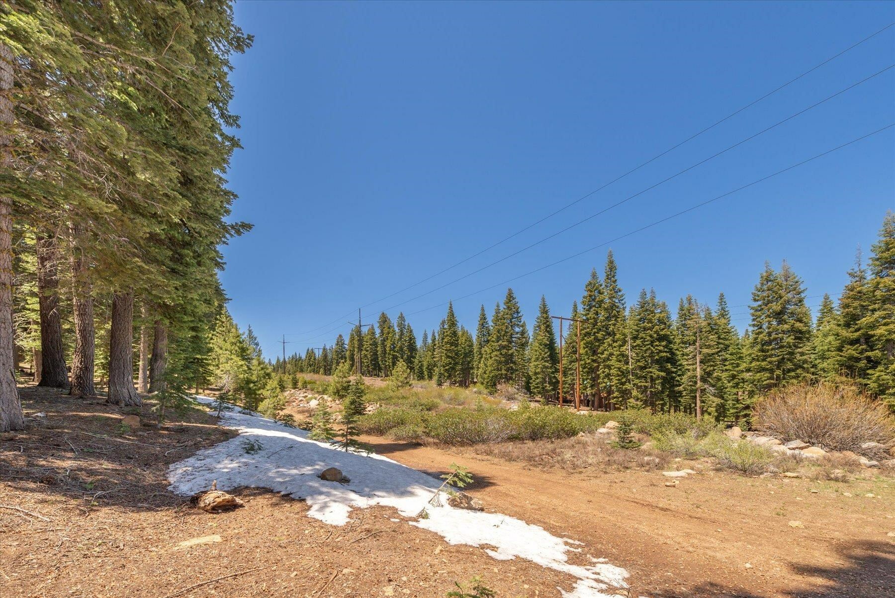 Property Photo: 11287 Skislope Way CA 96161