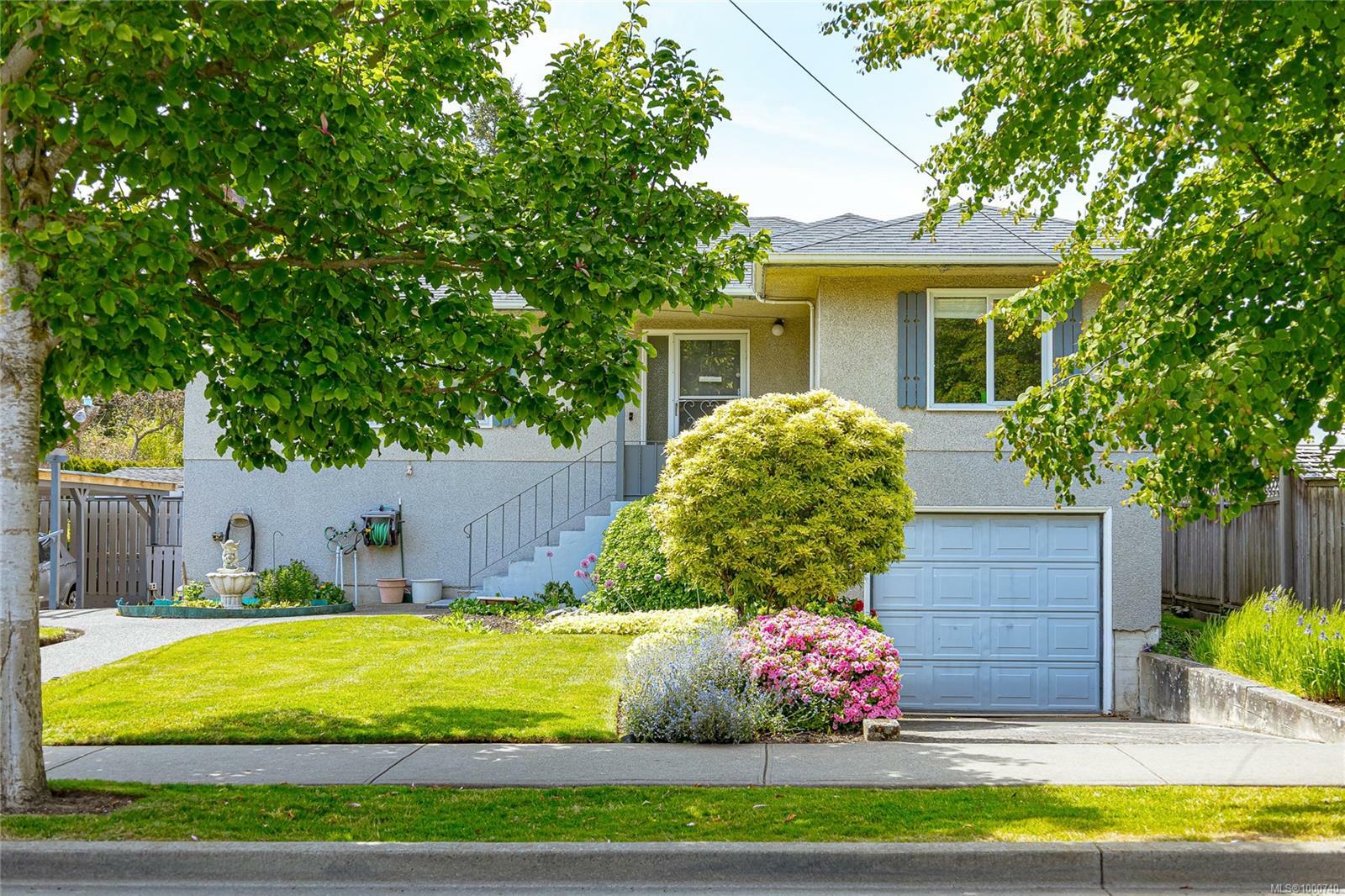 Property Photo: 412 St. Charles St BC V8S 3N5