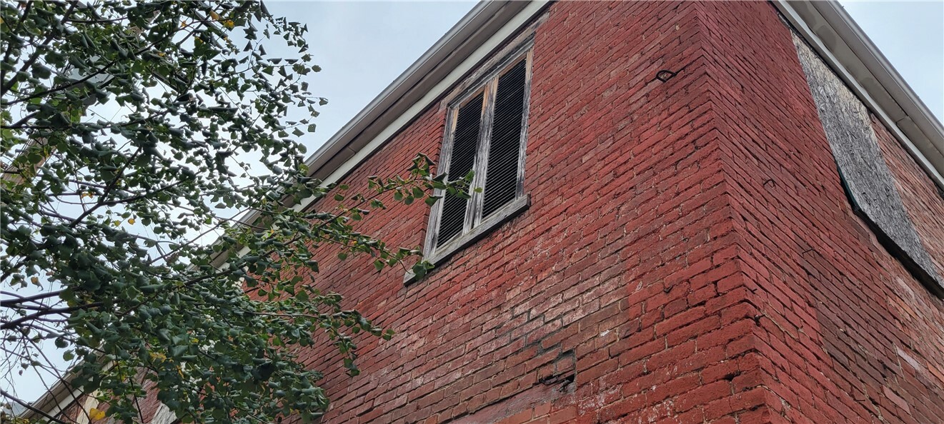 Property Photo: 1244 Buena Vista St PA 15212
