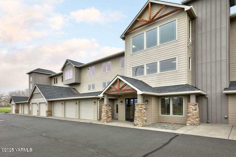 Property Photo: 8905 Occidental Rd 202A WA 98903