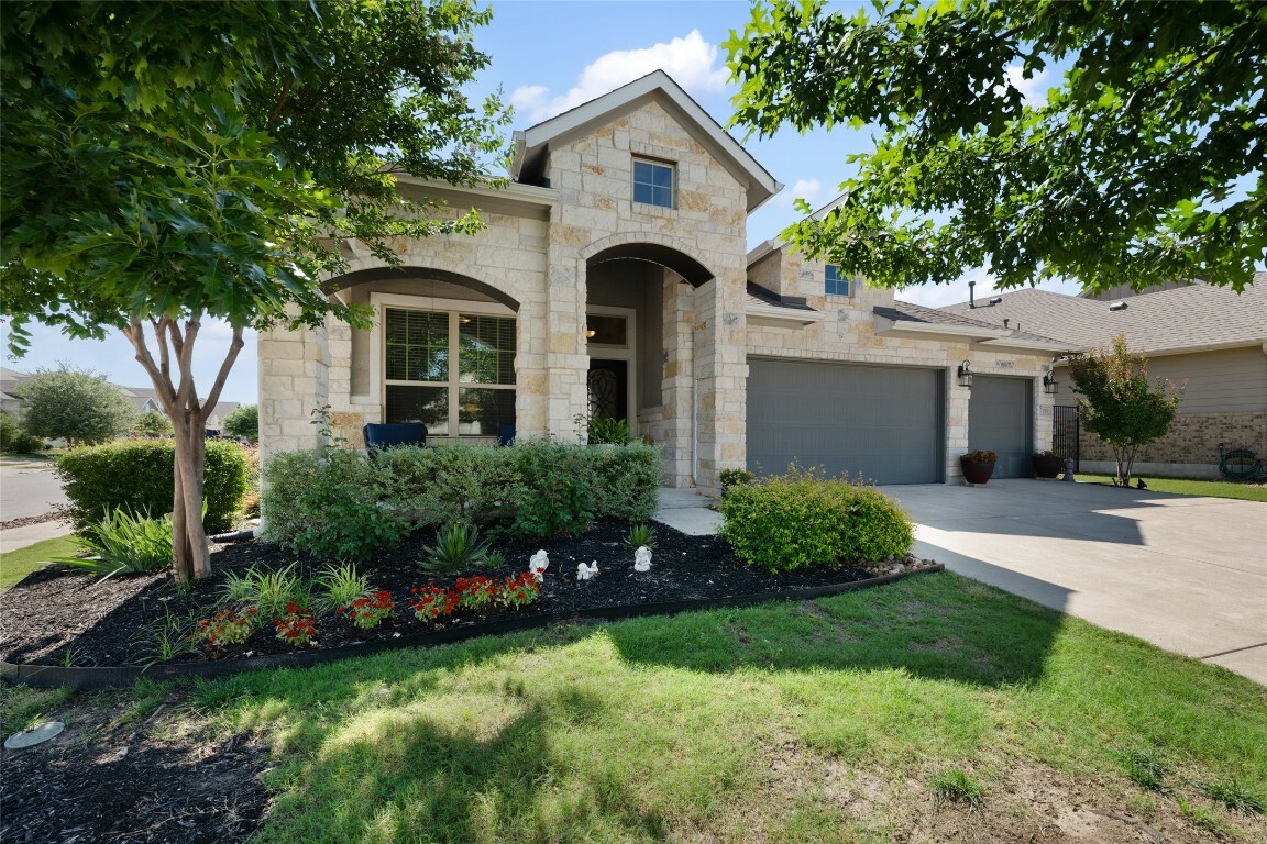 Property Photo: 213 Russet Trail TX 78628