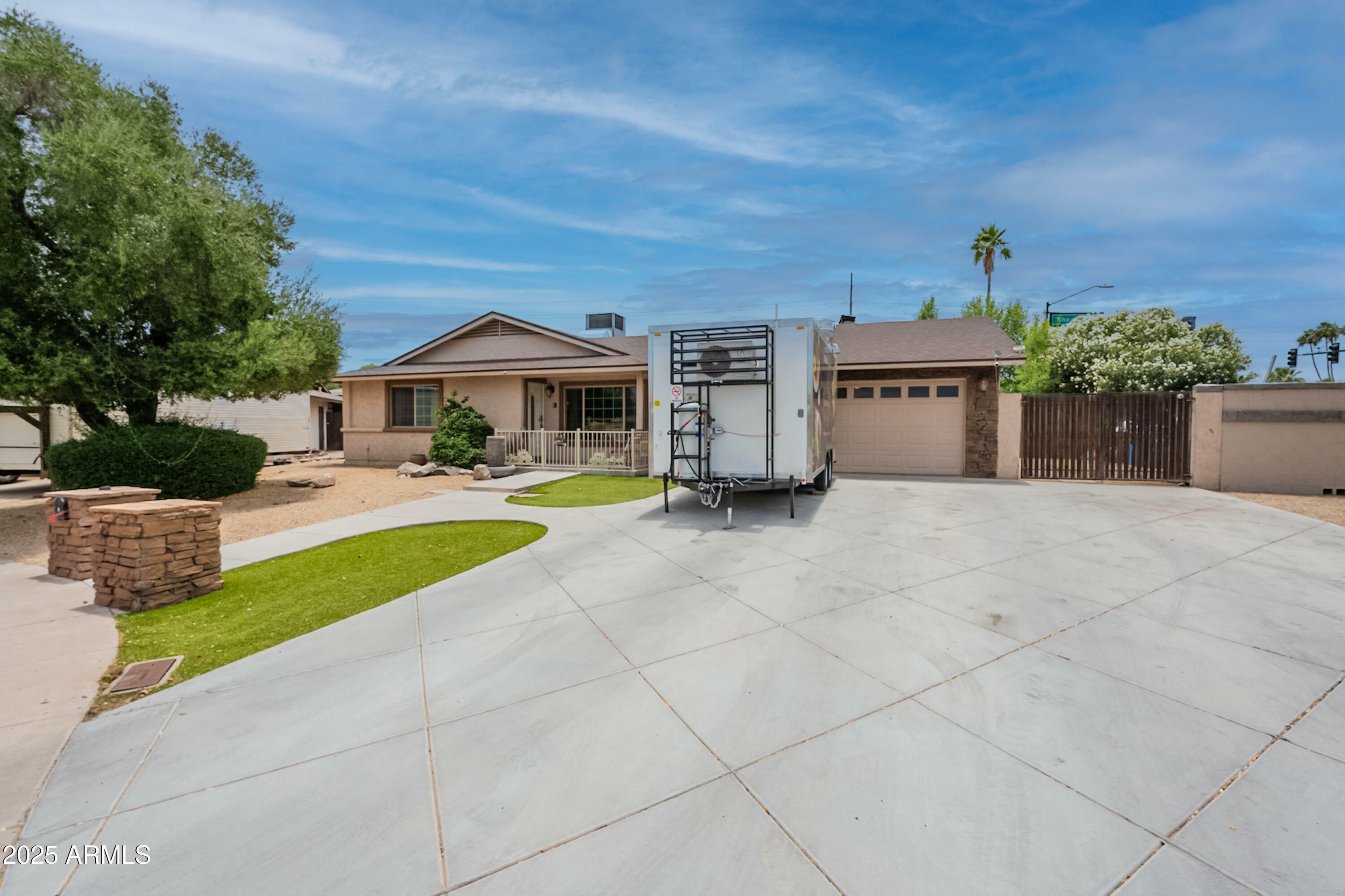 Property Photo: 10601 N 36th Street AZ 85028