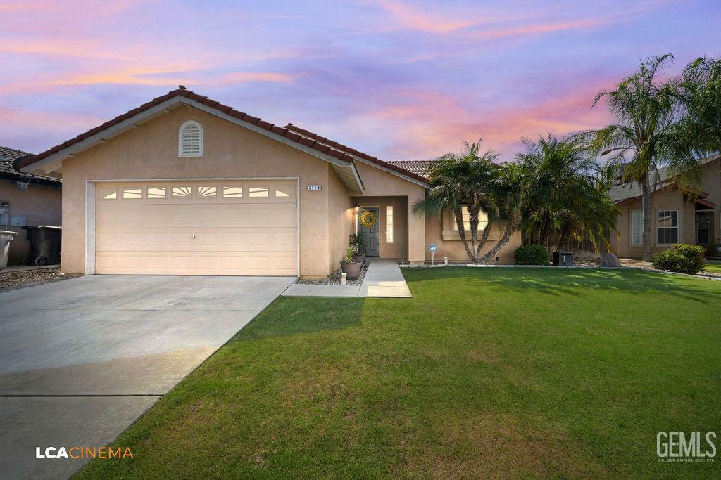 Property Photo: 2119 Maganda Avenue CA 93215