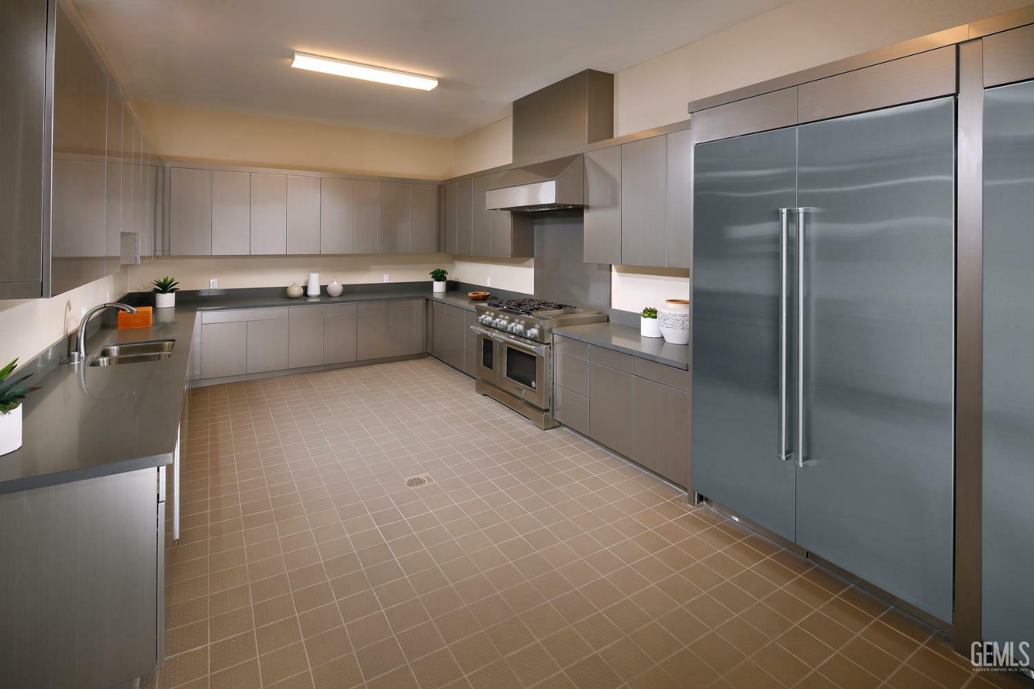 Property Photo: 12812 Kinnick CA 93311