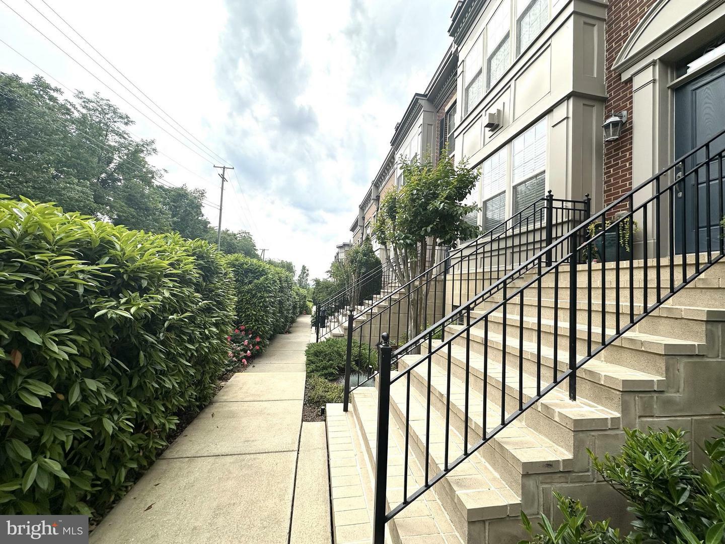 Property Photo: 521 Overlook Park Drive 49 MD 20745
