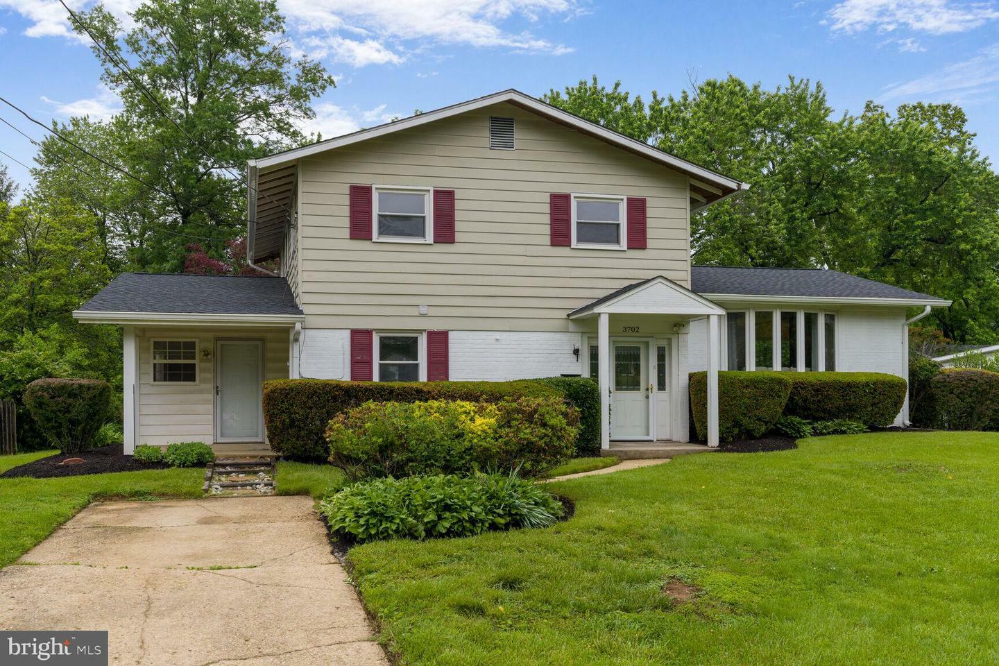 Property Photo: 3702 Forest Grove Drive VA 22003