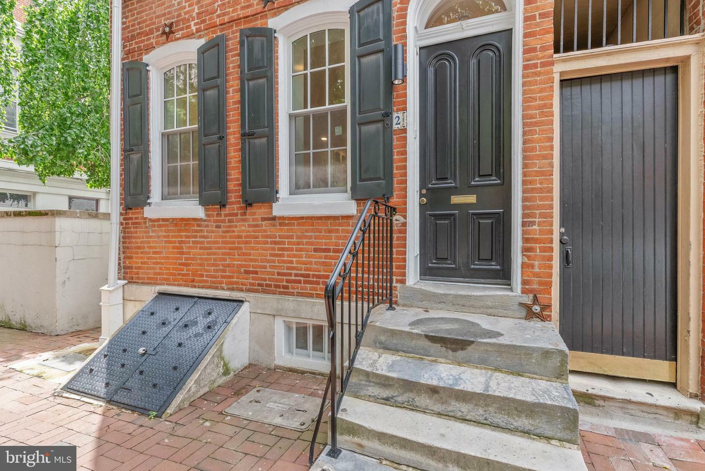 Property Photo: 202 Spruce Street PA 19106