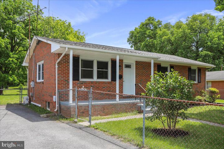 Property Photo: 12 Montague Circle VA 22601