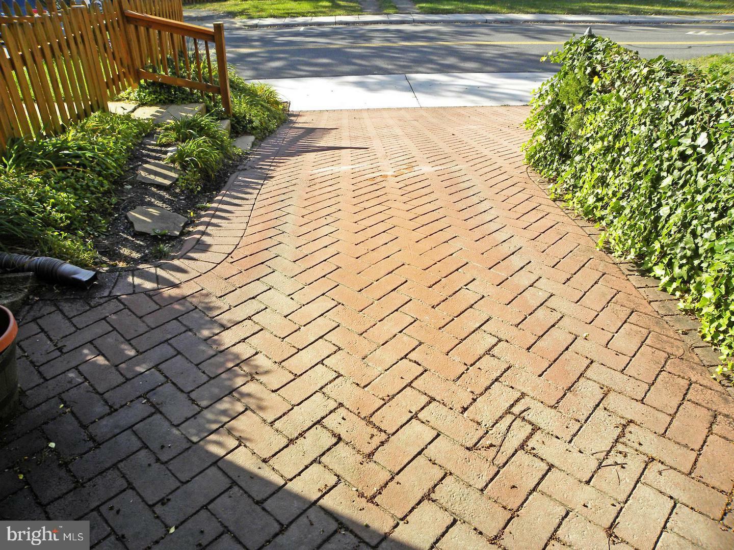 Property Photo: 1315 Commonwealth Avenue VA 22301
