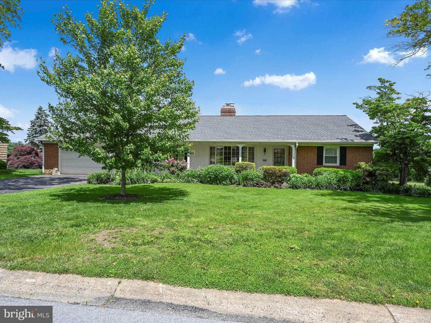 Property Photo: 309 Wynwood Drive PA 17584