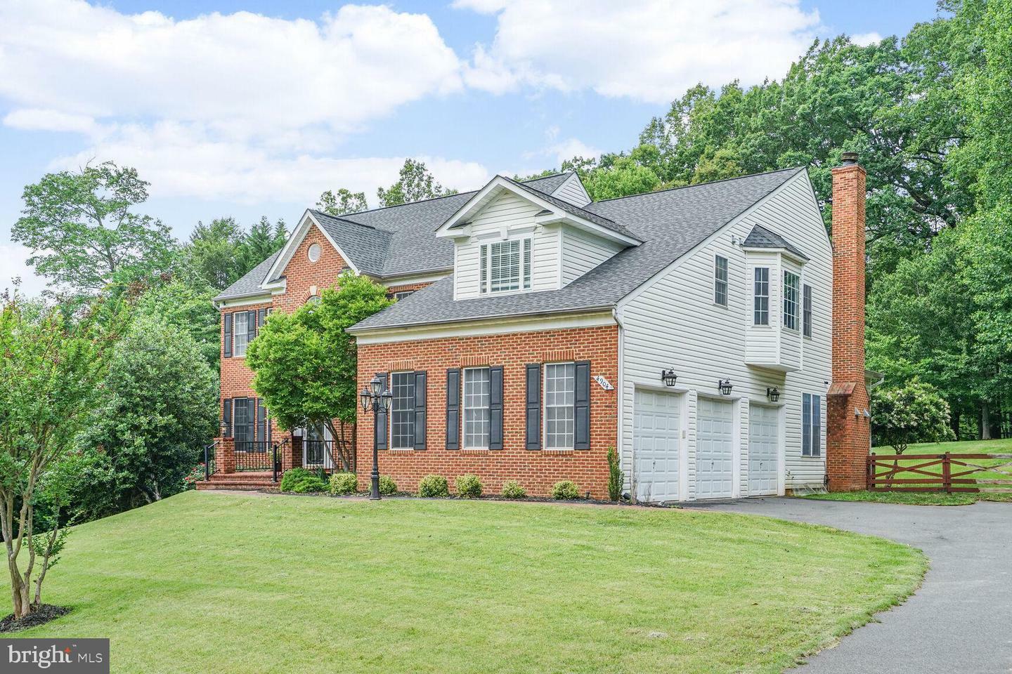 Property Photo: 4904 Charmed Court VA 22192