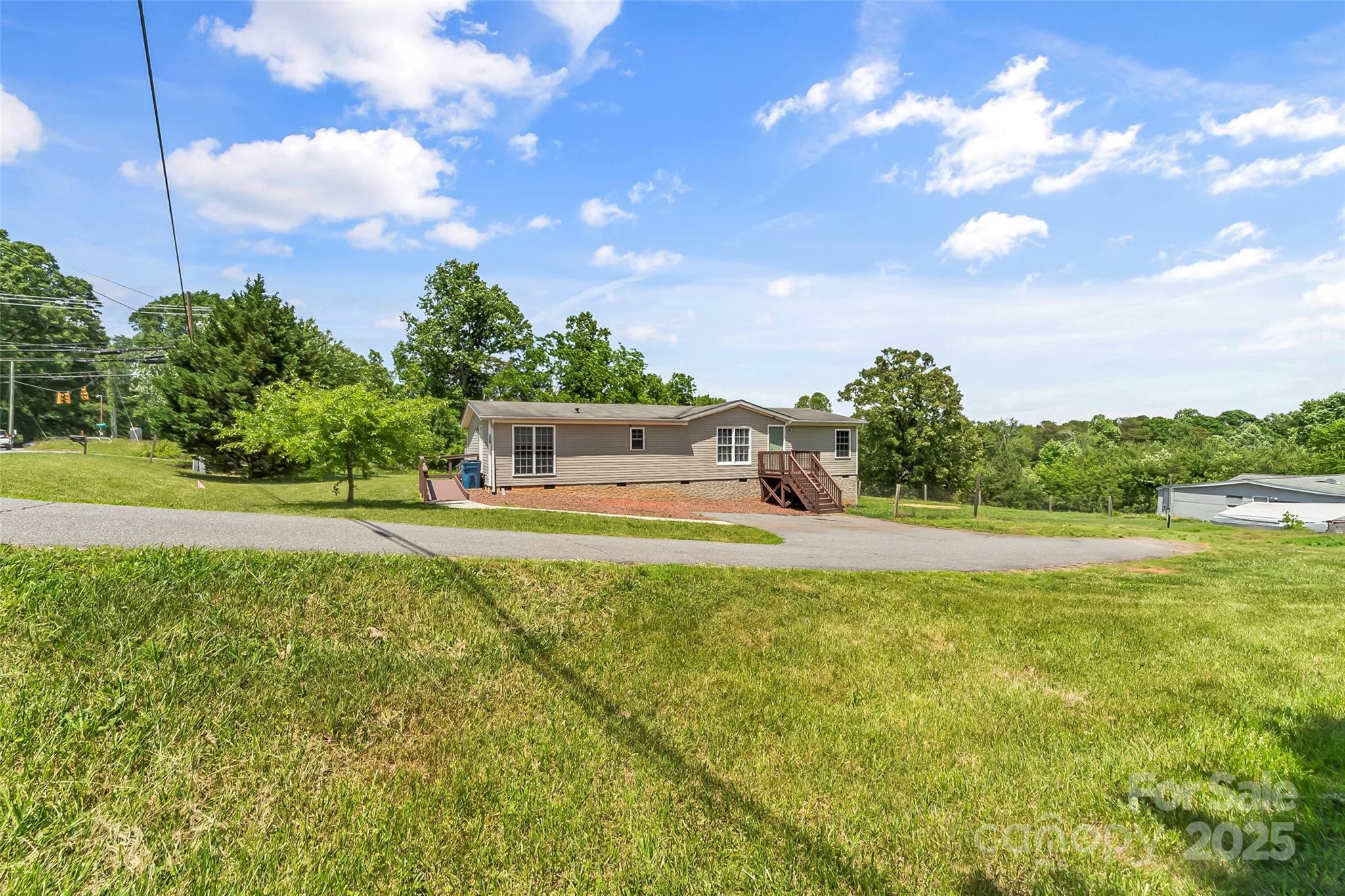 Property Photo:  1730 Woodbend Lane  NC 28613 
