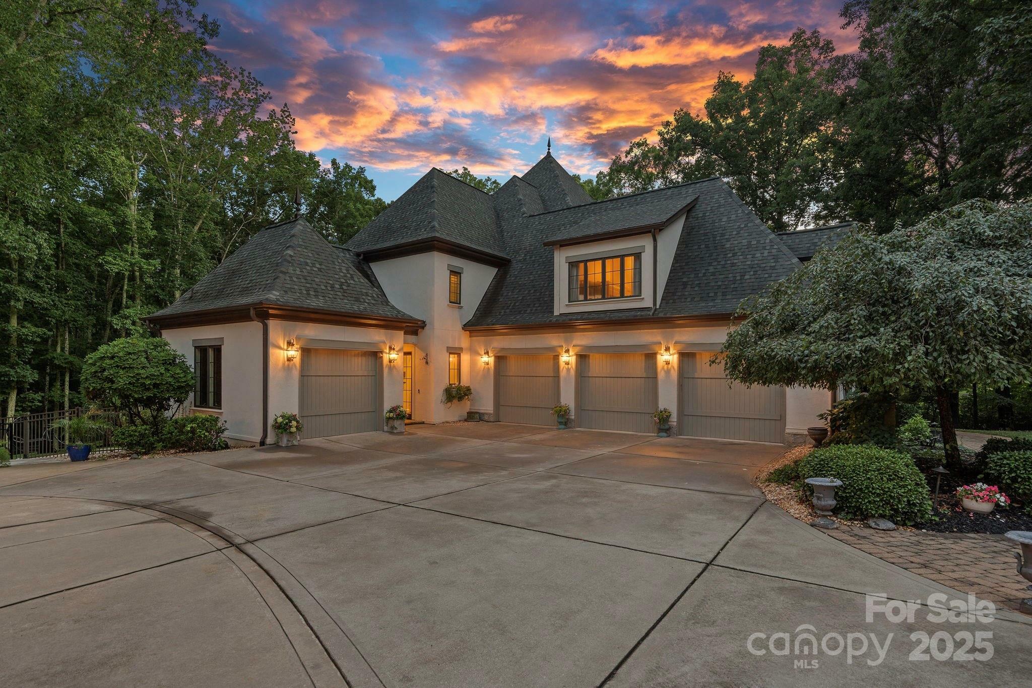 Property Photo: 10300 Sweetleaf Place NC 28278