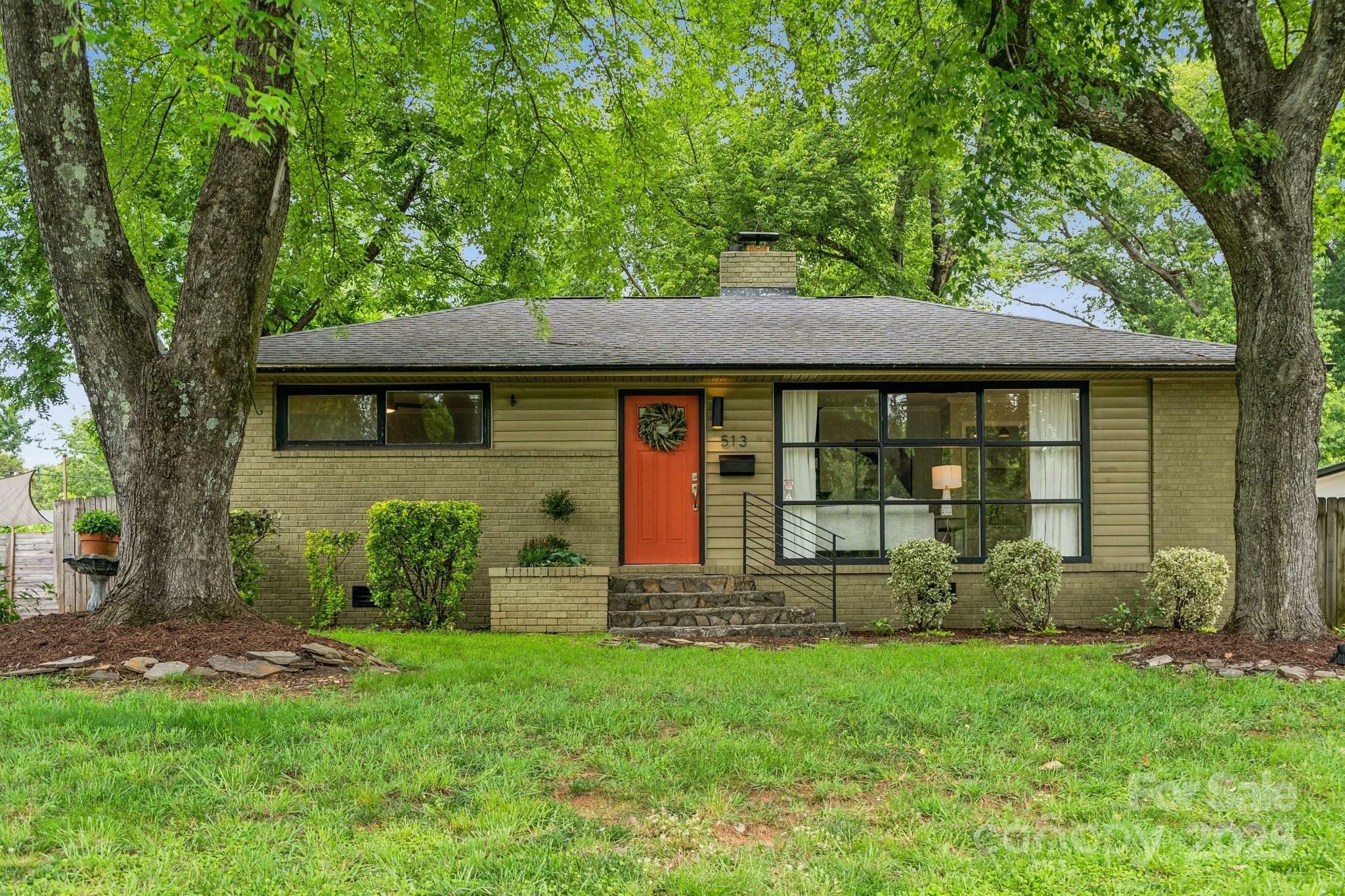 Property Photo: 513 Inwood Drive NC 28209