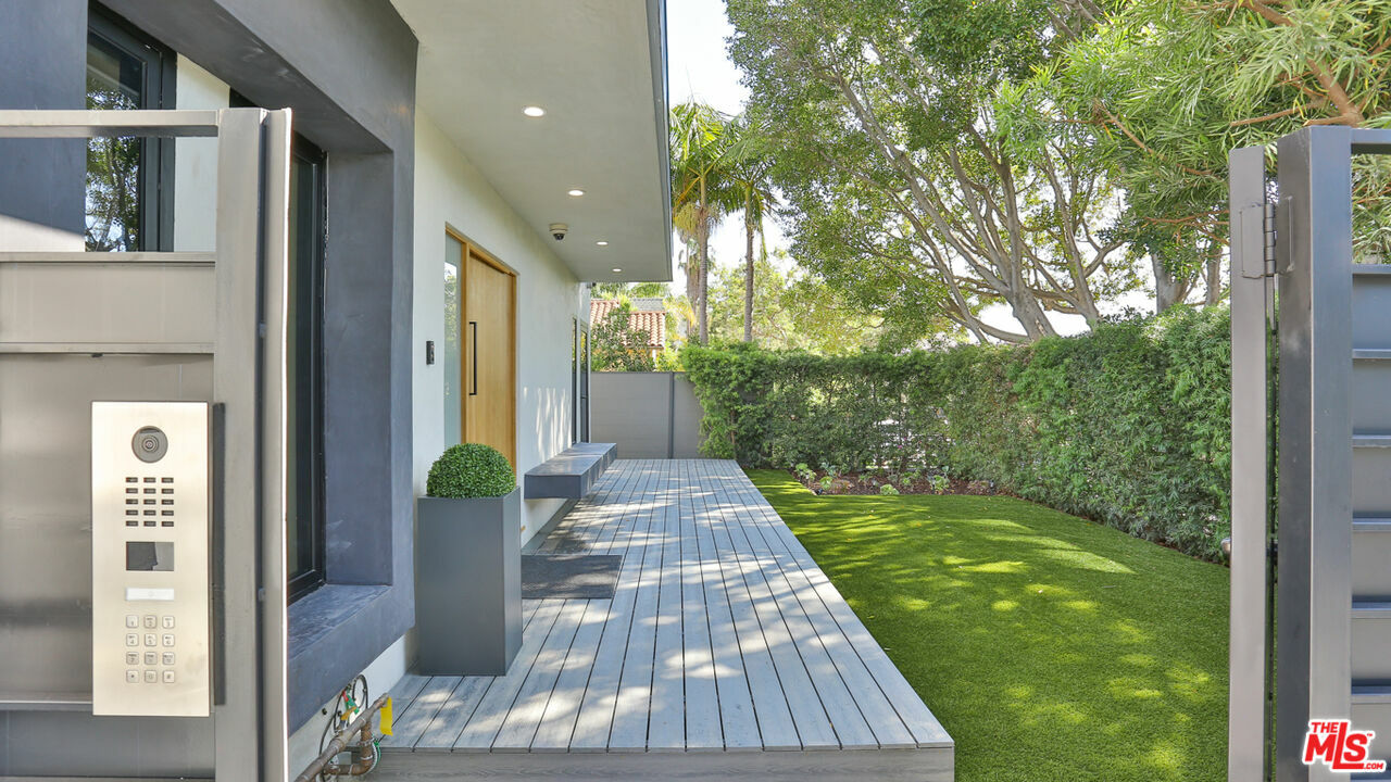 Property Photo:  842 S Ogden Dr  CA 90036 