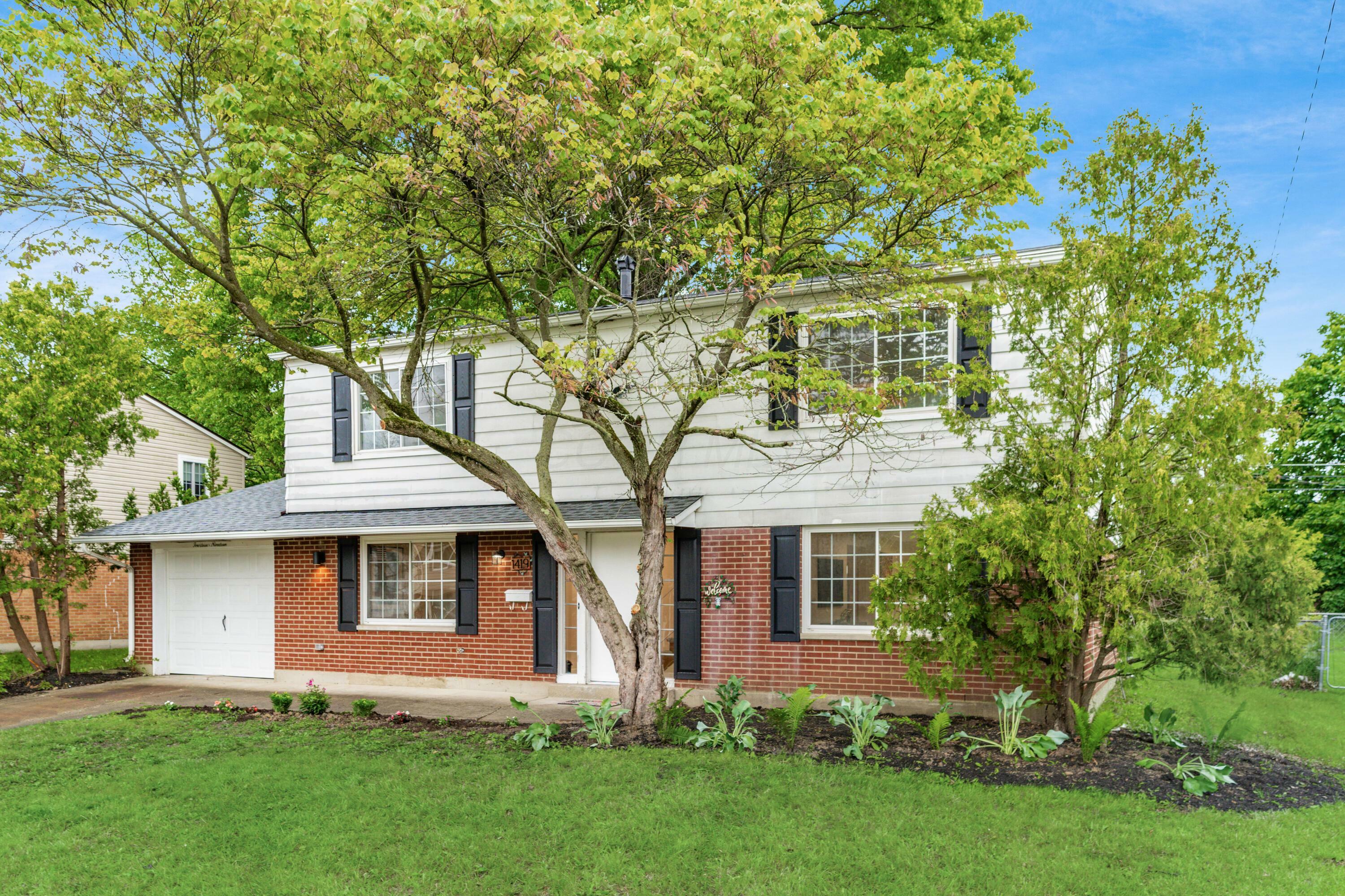 Property Photo: 1419 Hentz Drive OH 43068