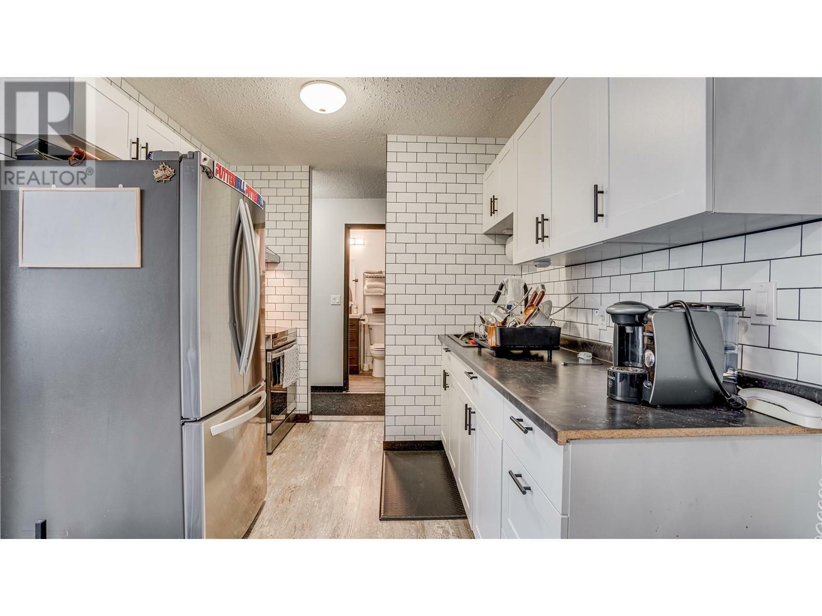 Property Photo: 409 Main Street 205 BC V0E 2V1