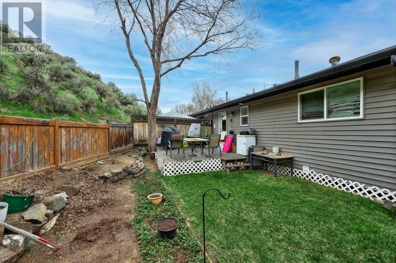 Photo de la propriété:  2090/2092 Westsyde Road  BC V2B 7C2 