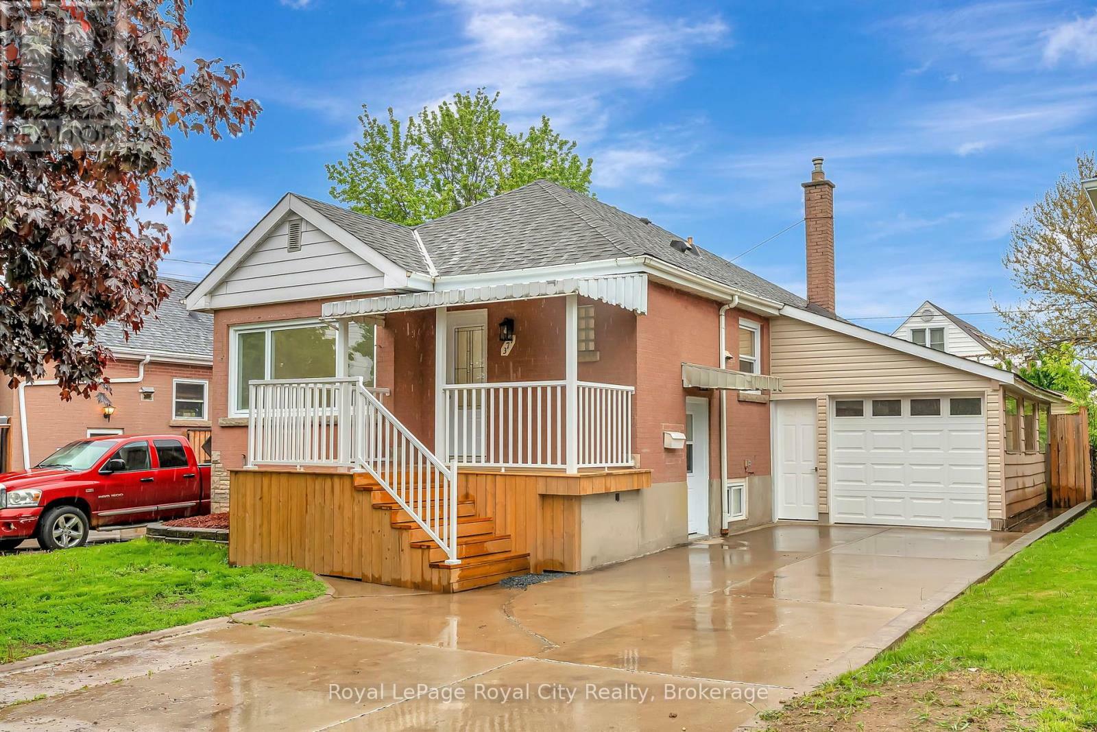 Property Photo: 379 East 27th Street ON L8V 3H1