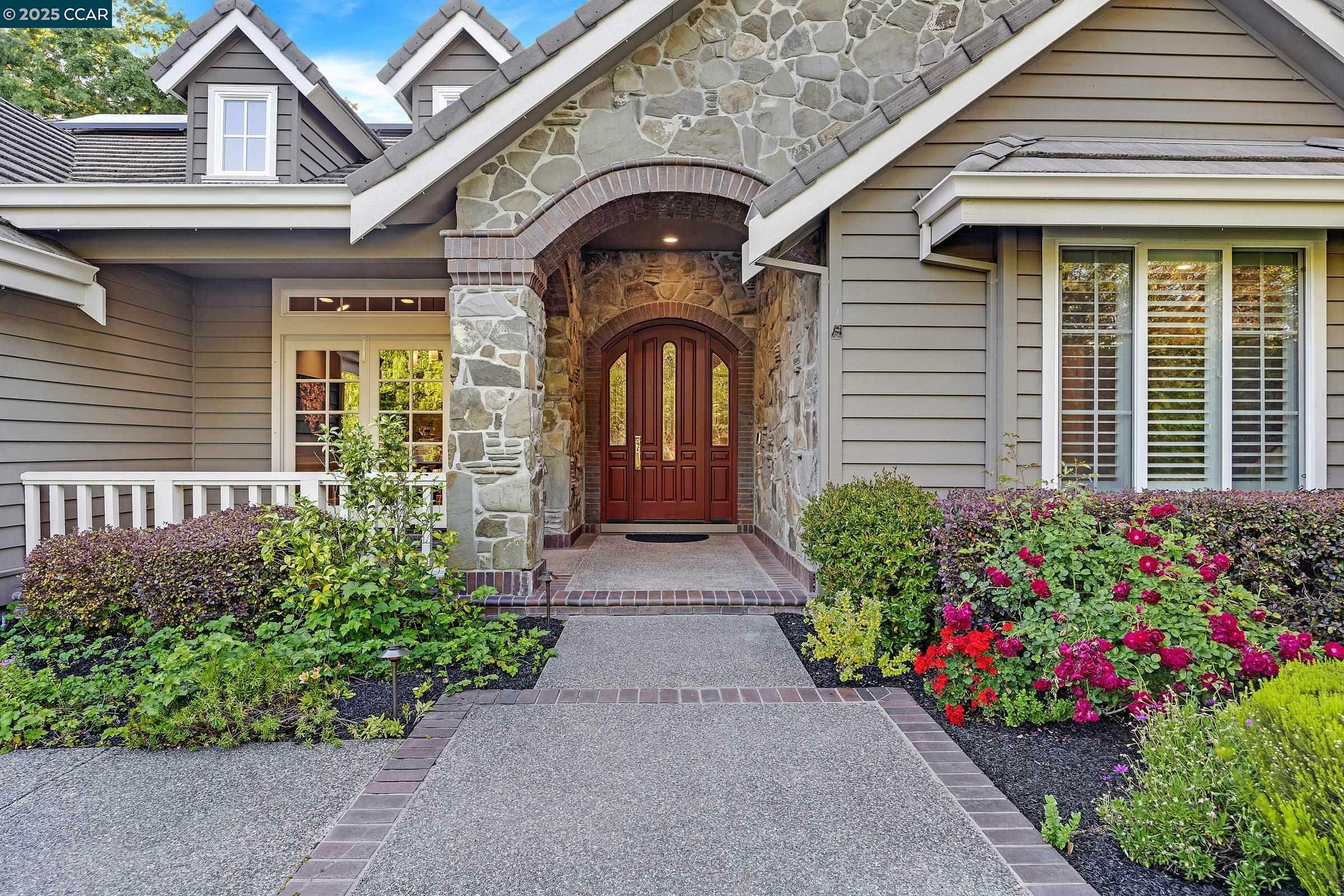 Property Photo: 10 Woodside Dr CA 94506
