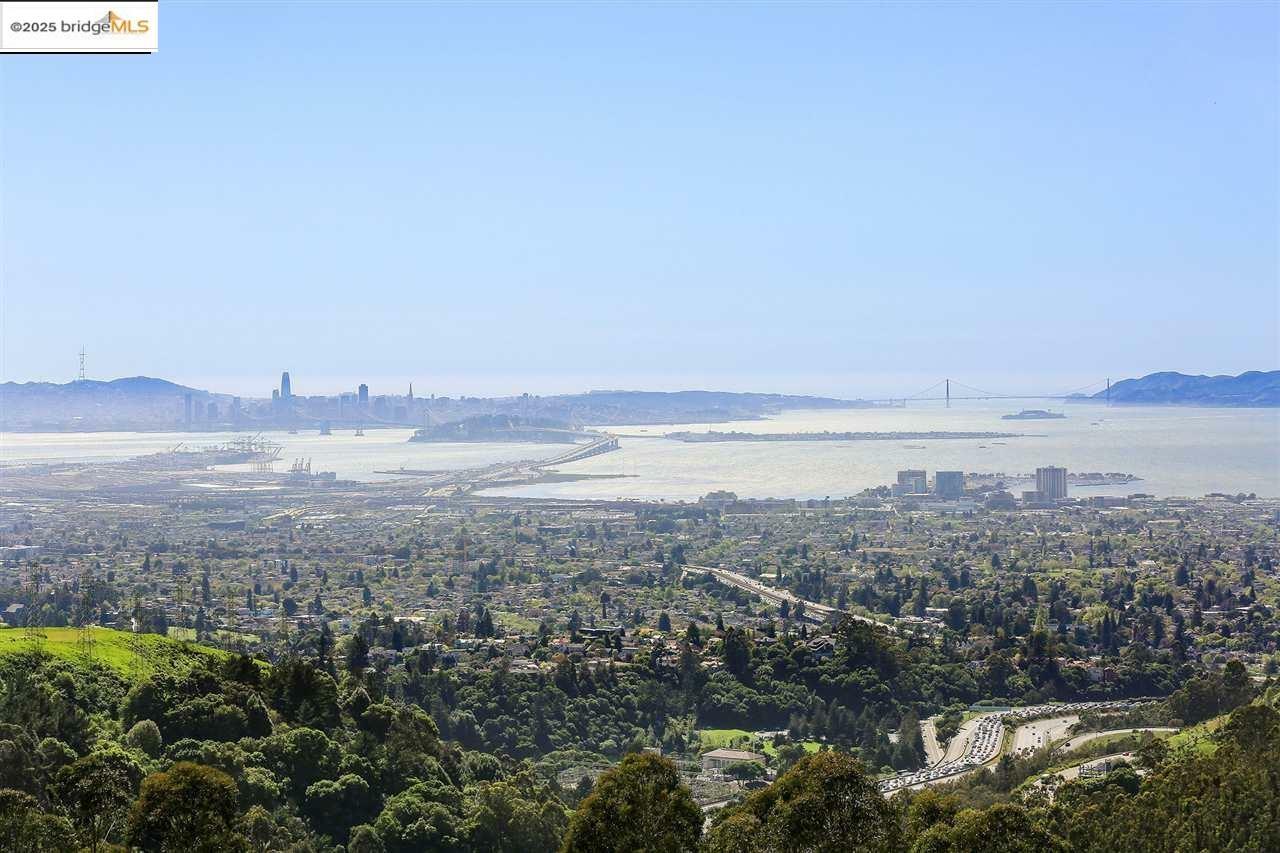Property Photo: 6118 Skyline Blvd CA 94611