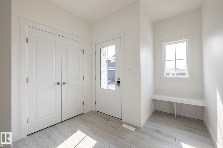 Property Photo:  4707 Hawthorn Lane SW  AB T6X 3C5 