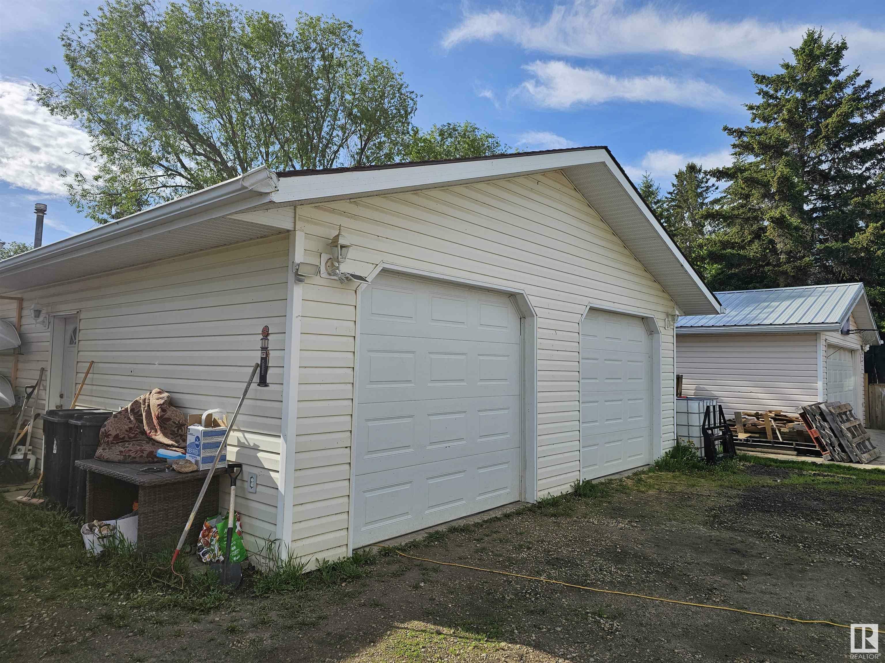 Property Photo:  5024 Lakeview Drive  AB T0E 0A0 