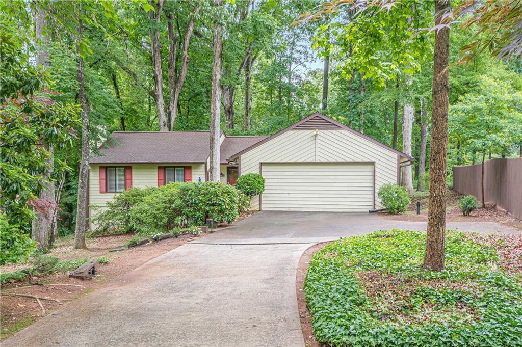 Property Photo: 2174 Kinridge Road GA 30062