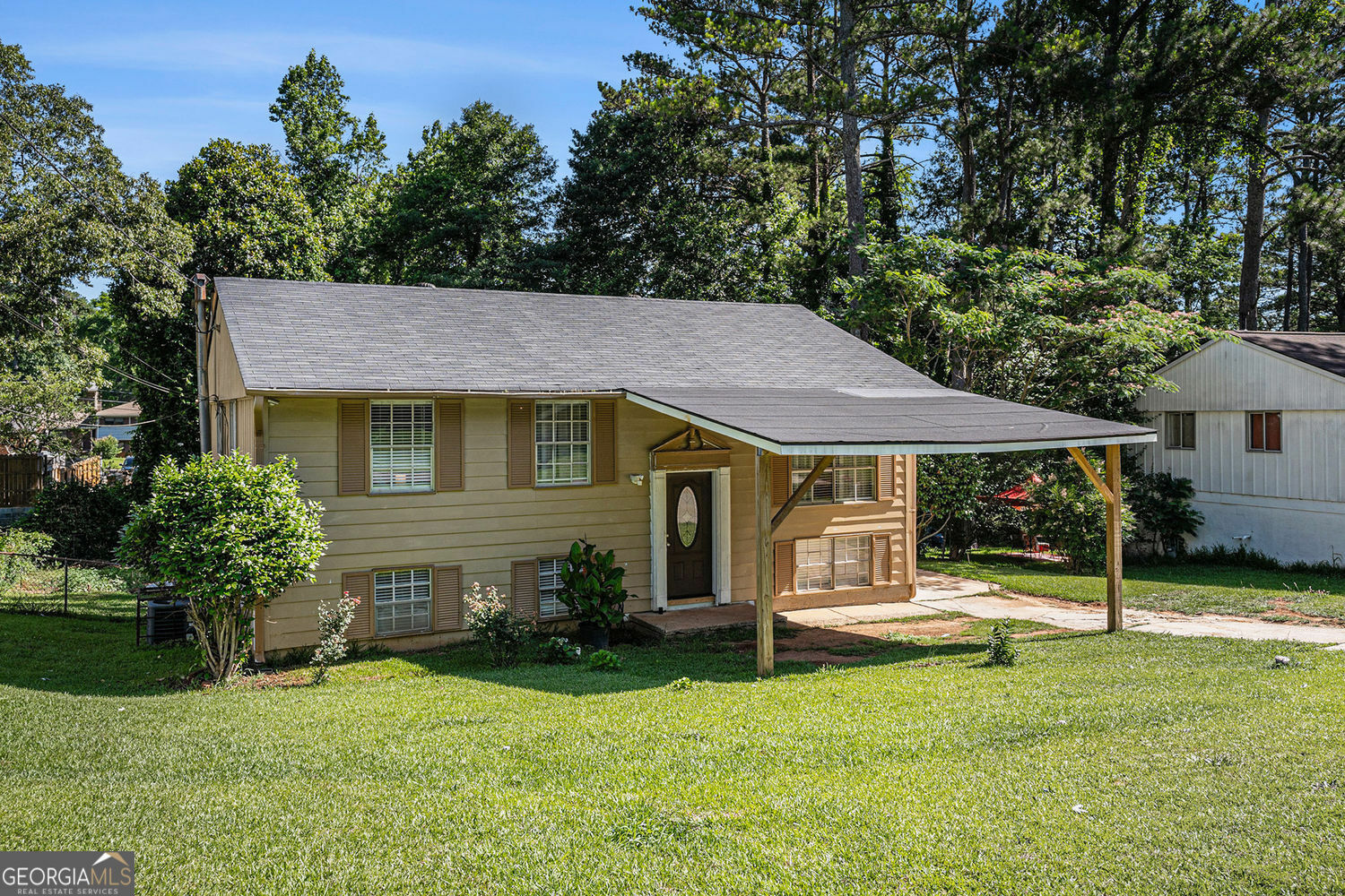 Property Photo: 992 Brian Lane GA 30297