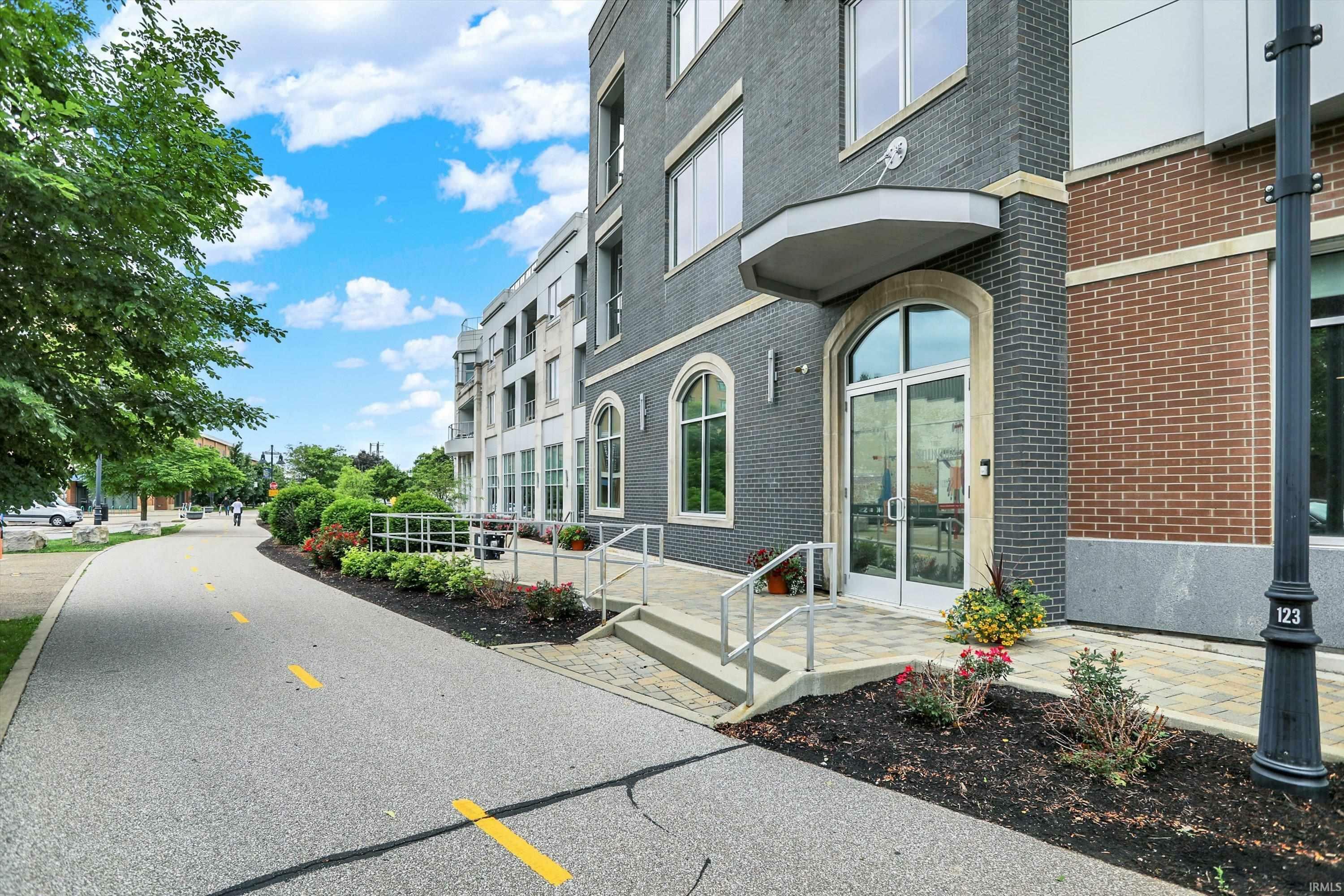 Property Photo: 304 W Kirkwood Avenue 203 IN 47404