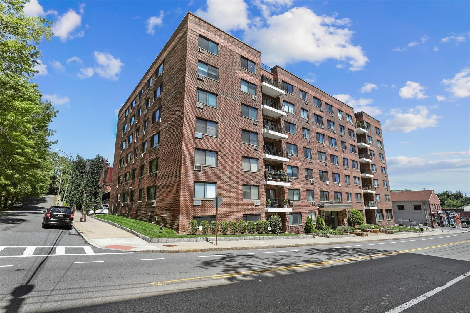 Property Photo: 25 Lake Street 7K &Amp 7L NY 10603