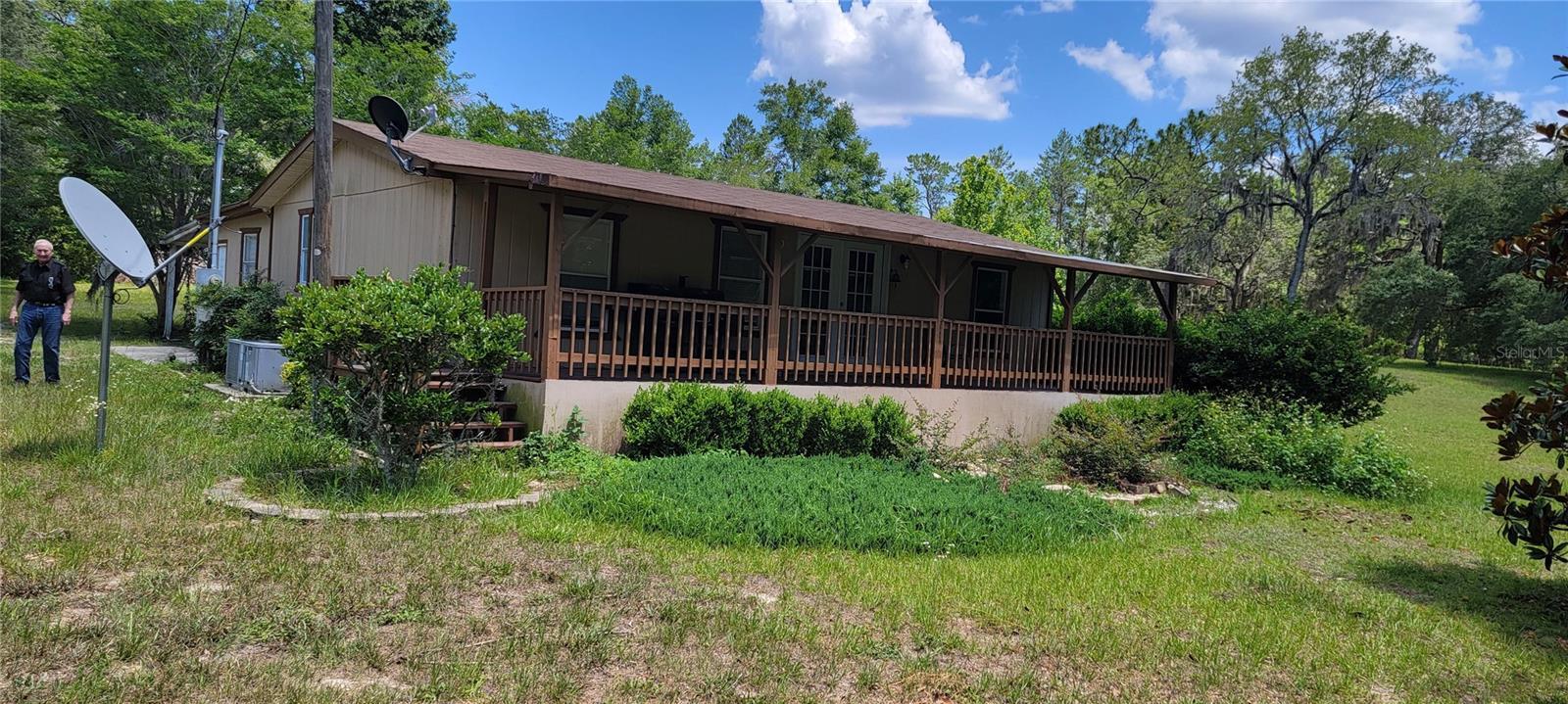 Property Photo:  5631 NE 140th Court  FL 32696 