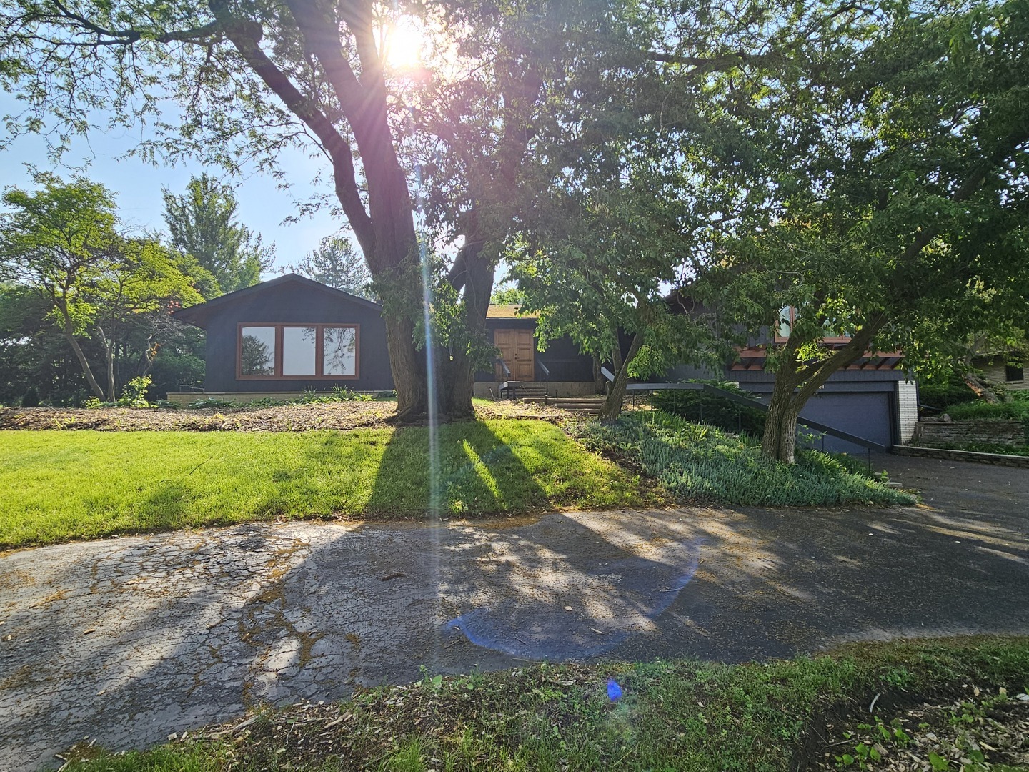 Property Photo: 2501 Spring Brook Avenue IL 61107