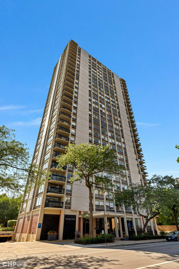 Property Photo: 1355 N Sandburg Terrace 1206D IL 60610