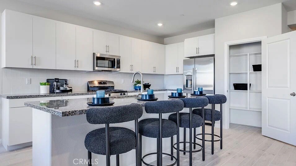 Property Photo:  65196 Avenida De Nuves  CA 92240 