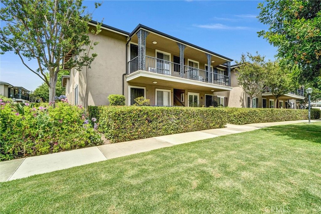 Property Photo:  660 S Glassell Street 54  CA 92866 