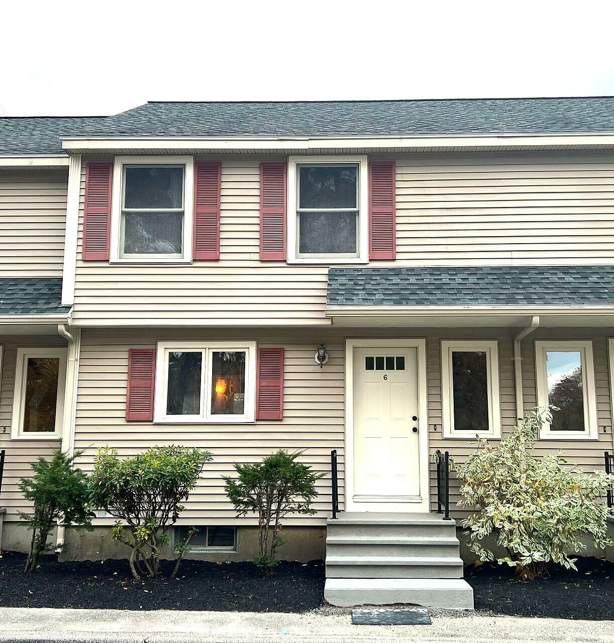 Property Photo: 162 Beach Street 3 ME 04072