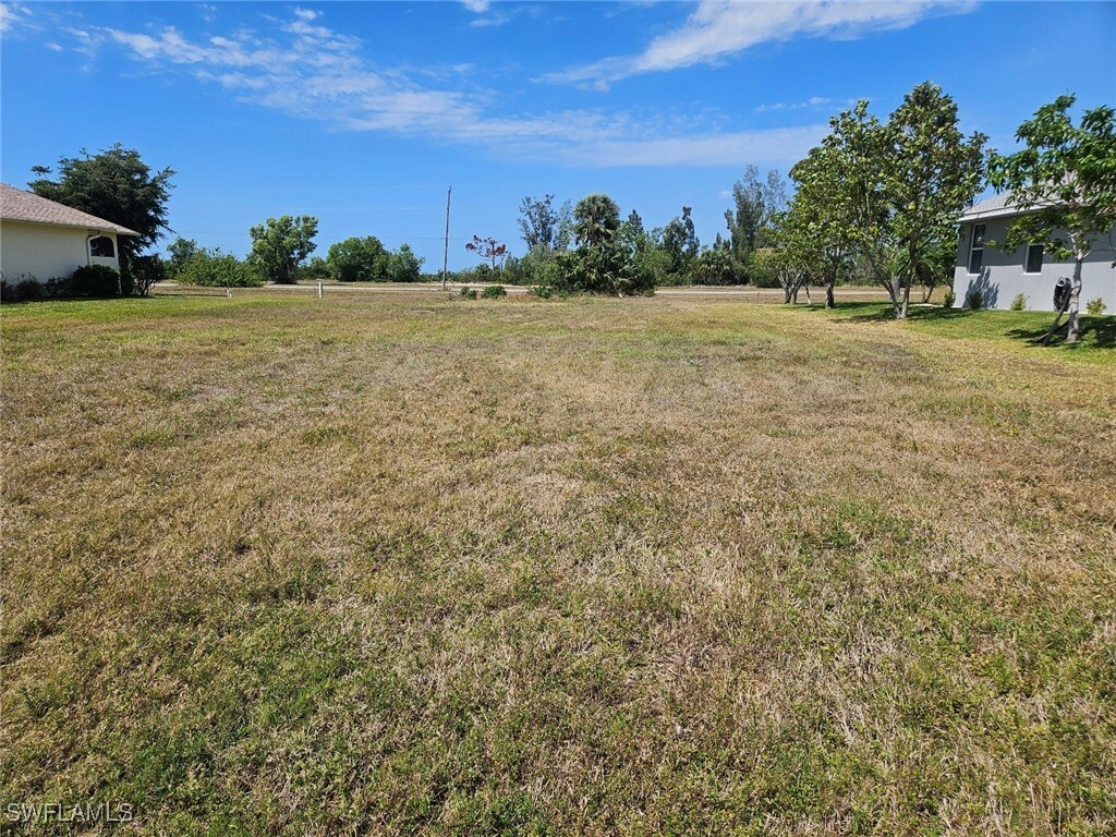 Property Photo:  130 SW 39th Place  FL 33991 